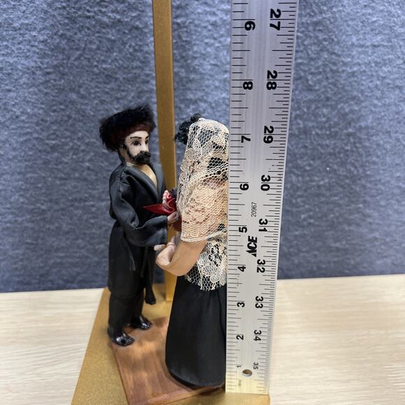 Vintage Dolls in Orthodox Jewish Costume Couple - Picture 4 of 6